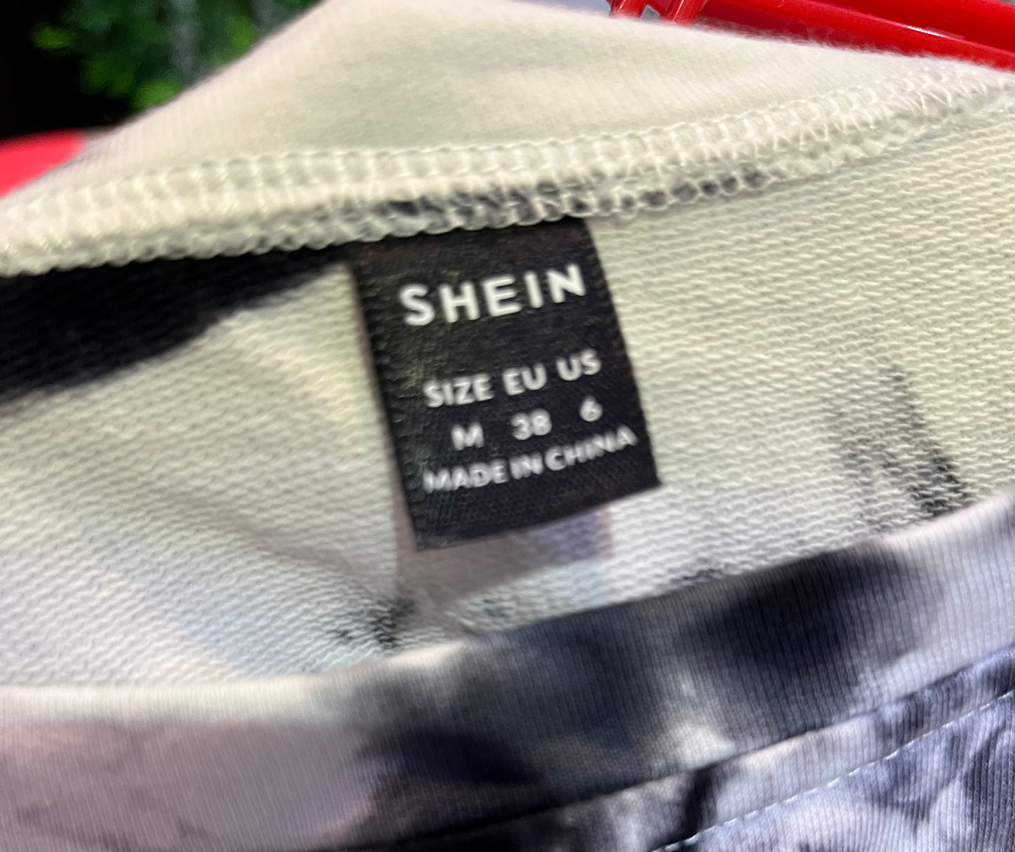 SHEIN Cropped Sweatshirt