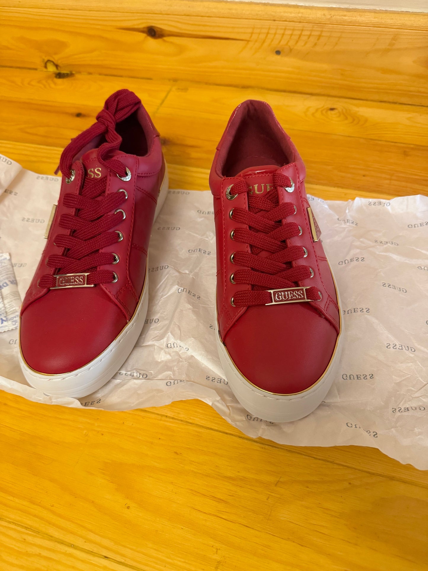 GUESS Sneakers