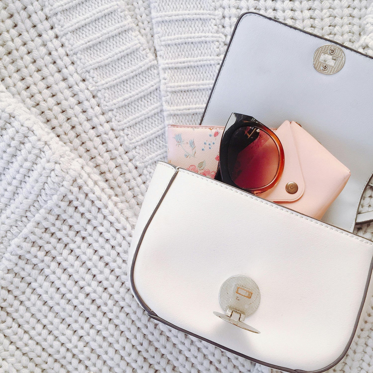 Women Bags & Acessories