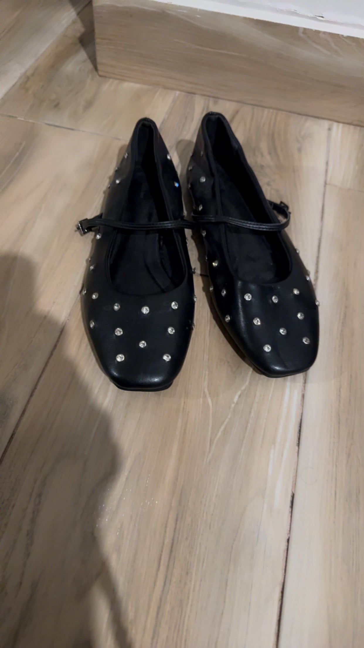 Lefties Flats