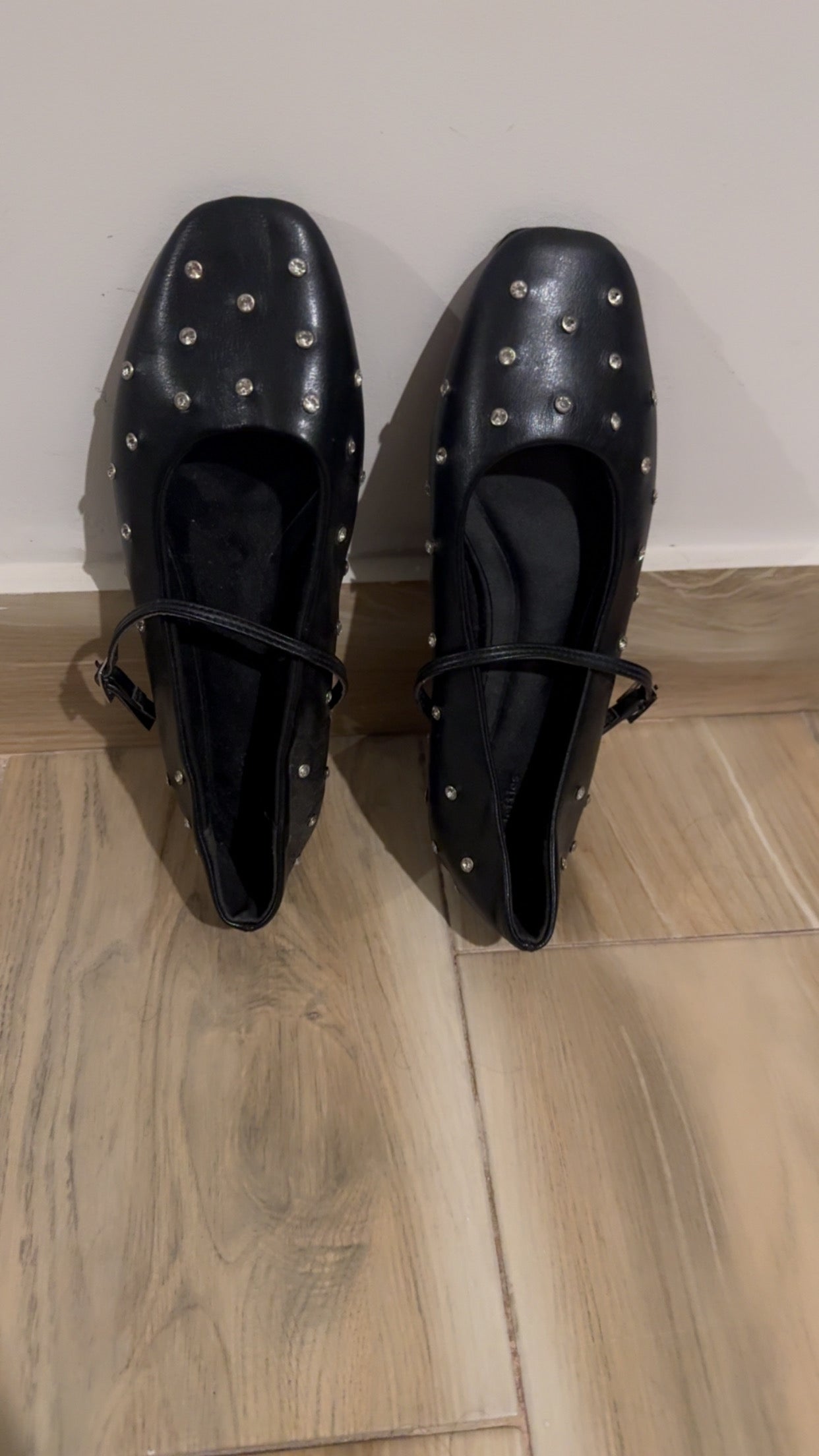 Lefties Flats
