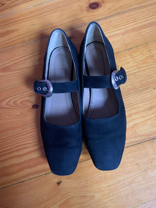 ELIA Flats