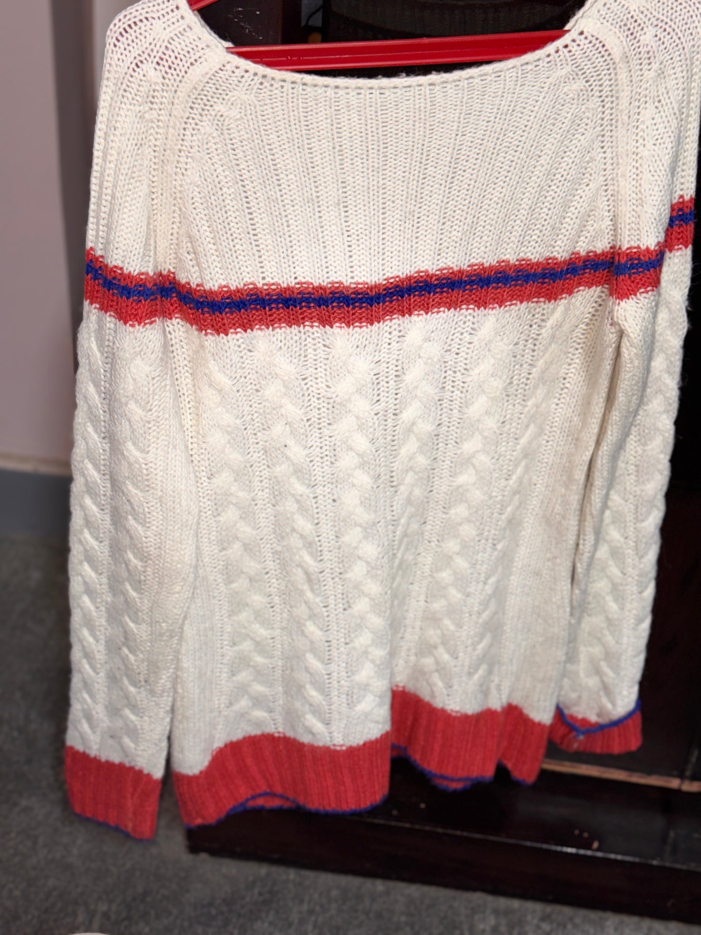 CLUE Pullover