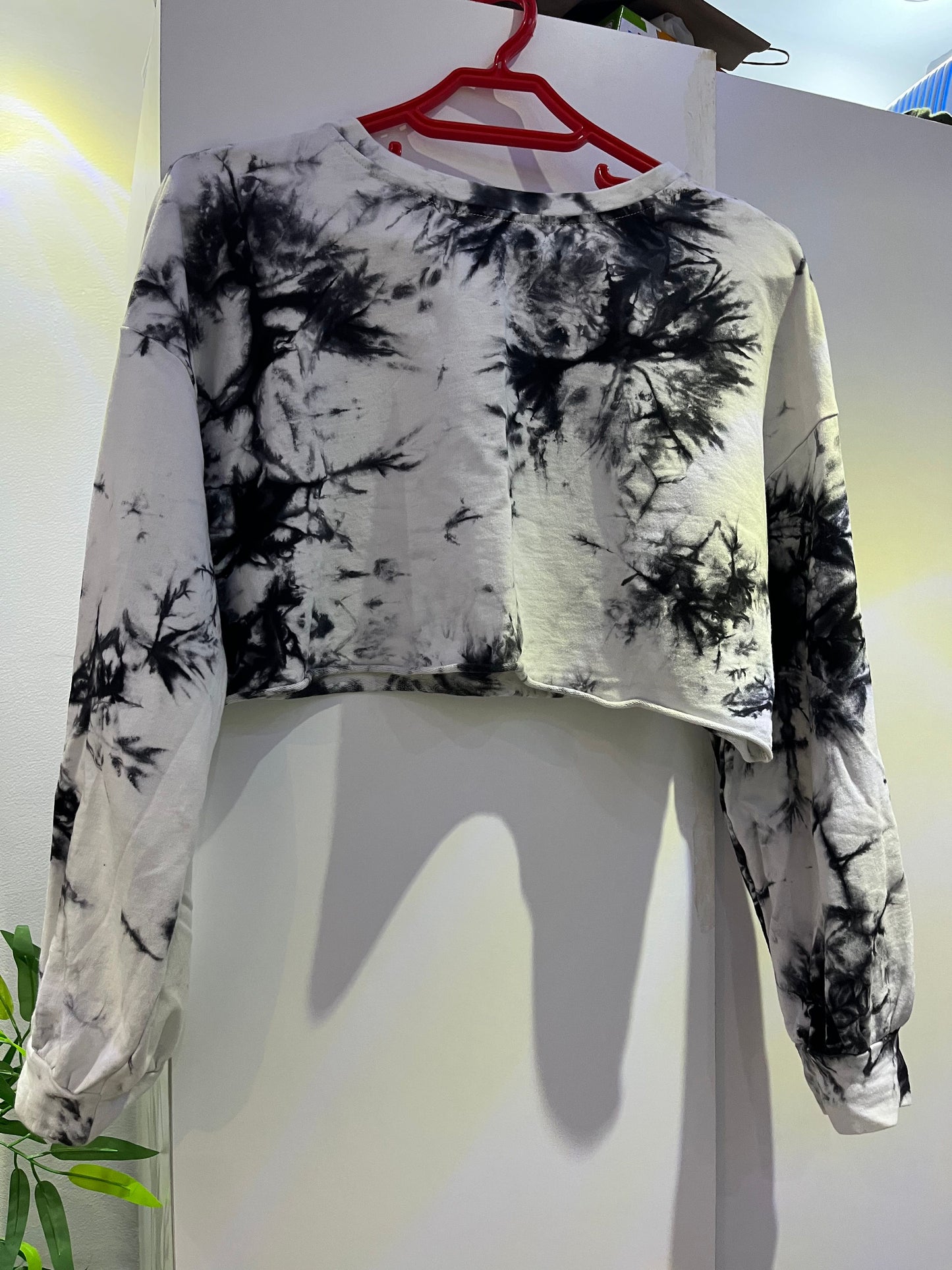 SHEIN Cropped Sweatshirt