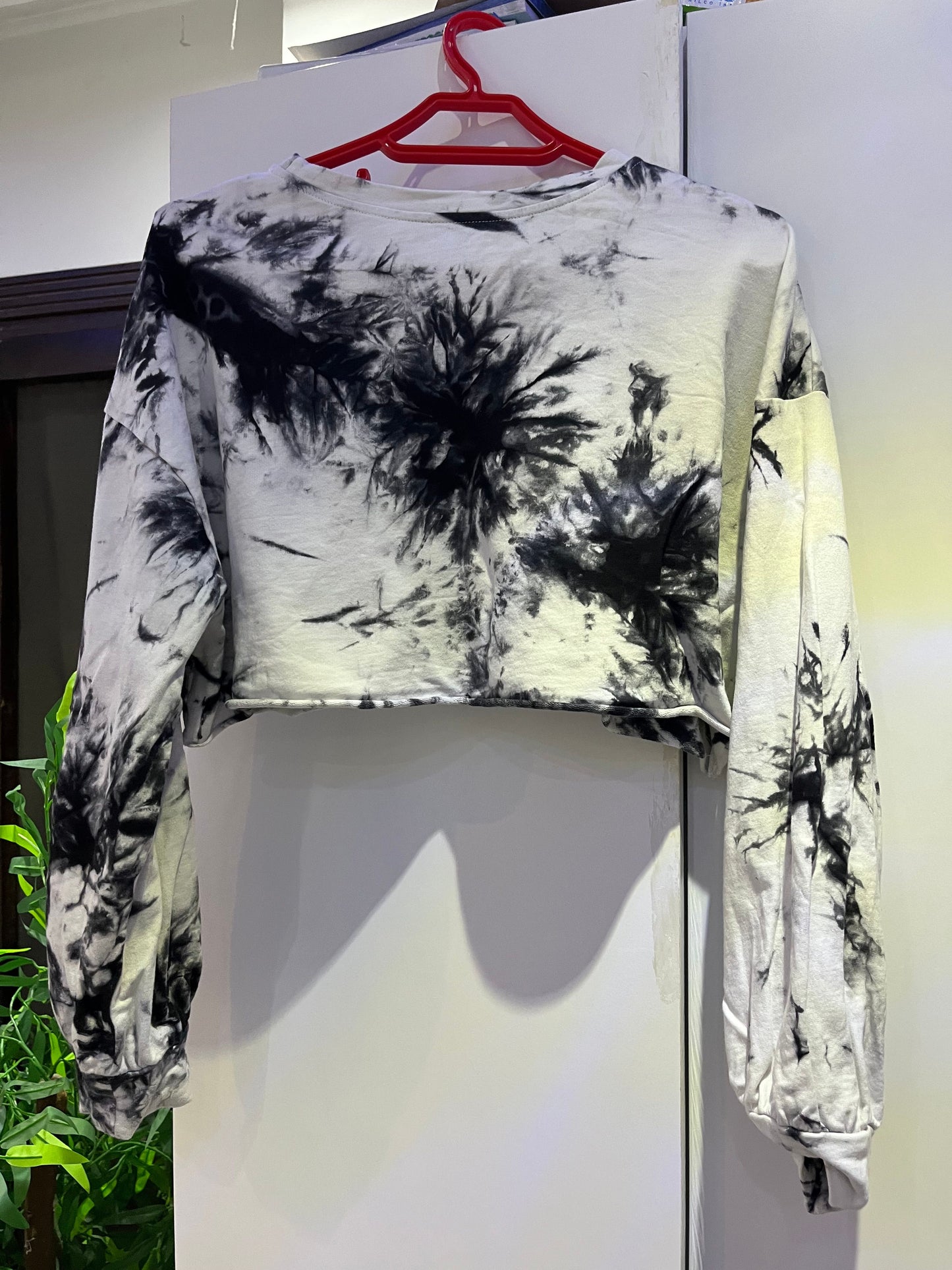 SHEIN Cropped Sweatshirt