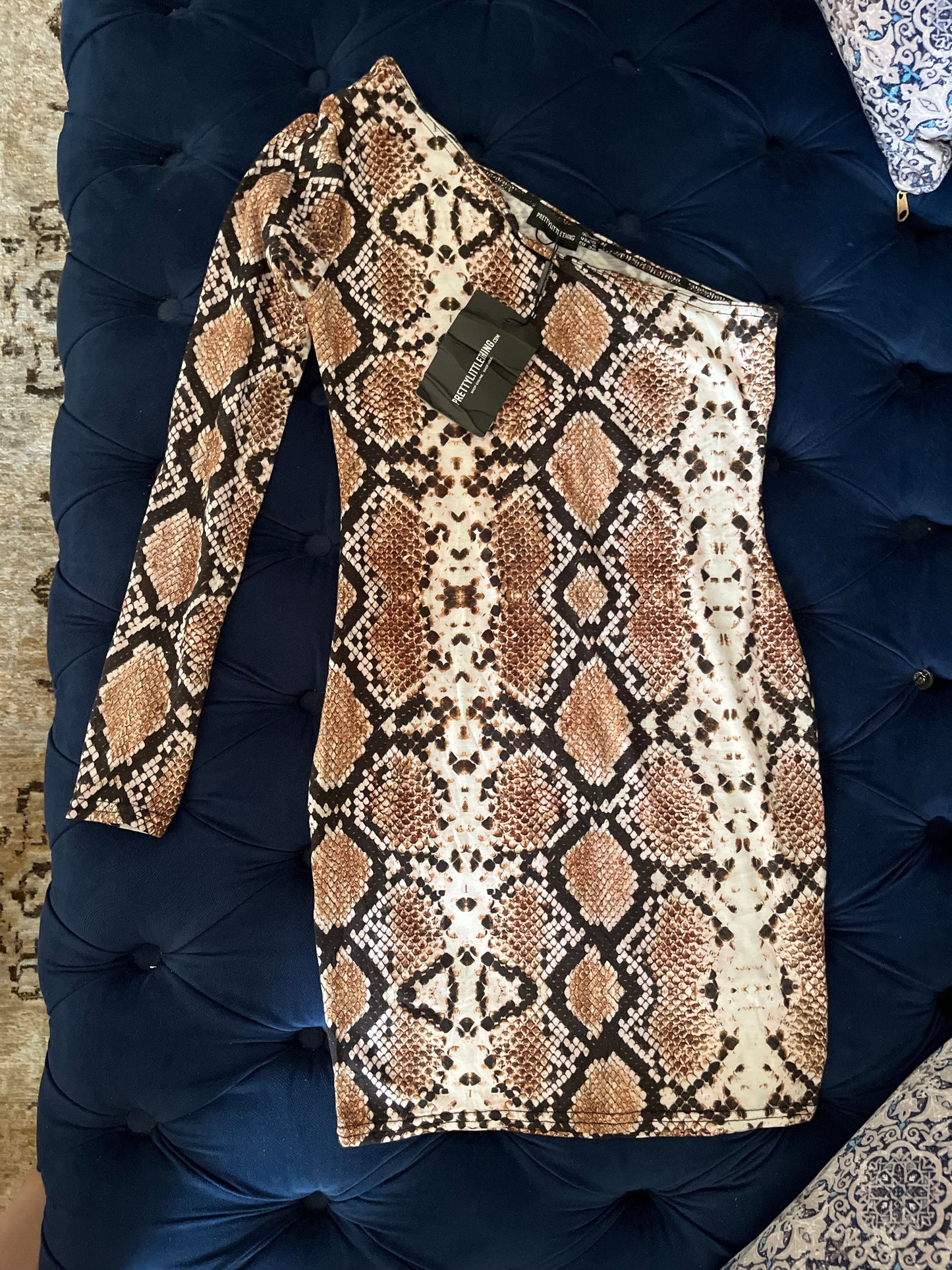 PRETTYLITTLETHING Dress