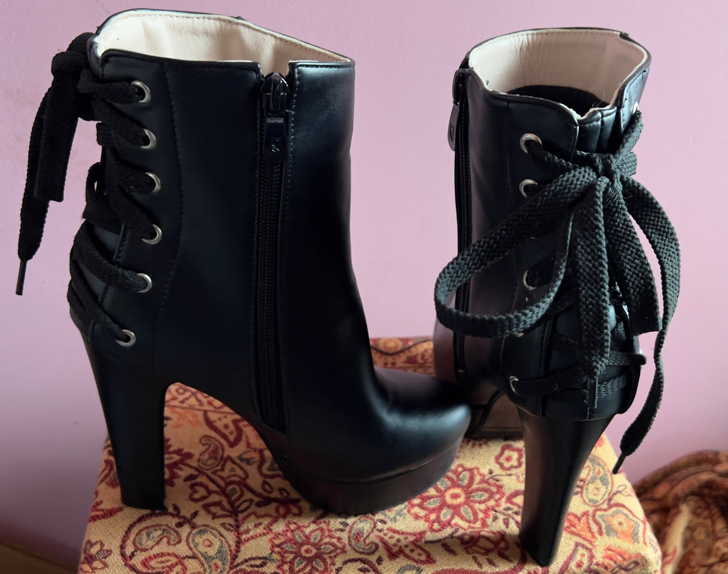 SHEIN High-Heeled Boots