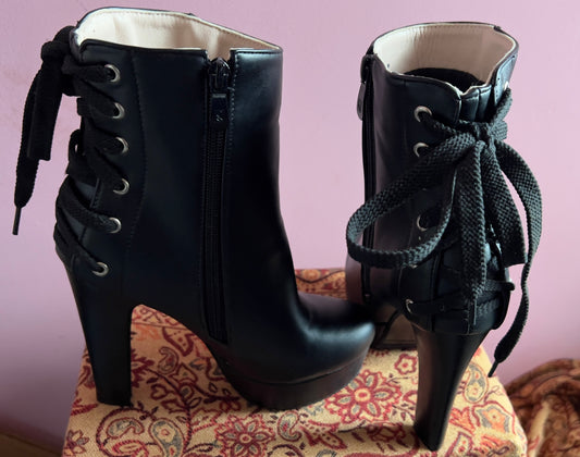 SHEIN High-Heeled Boots