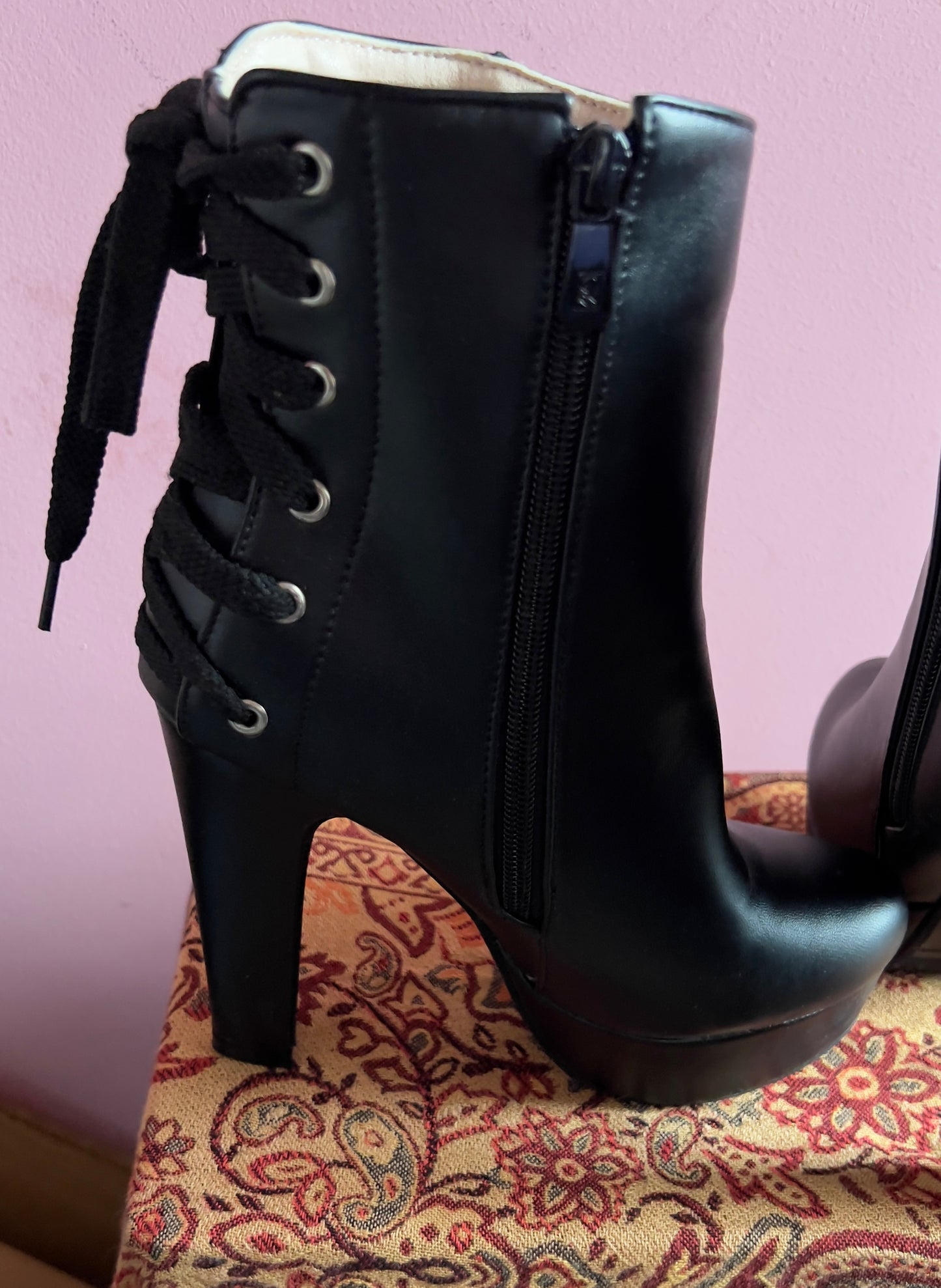 SHEIN High-Heeled Boots