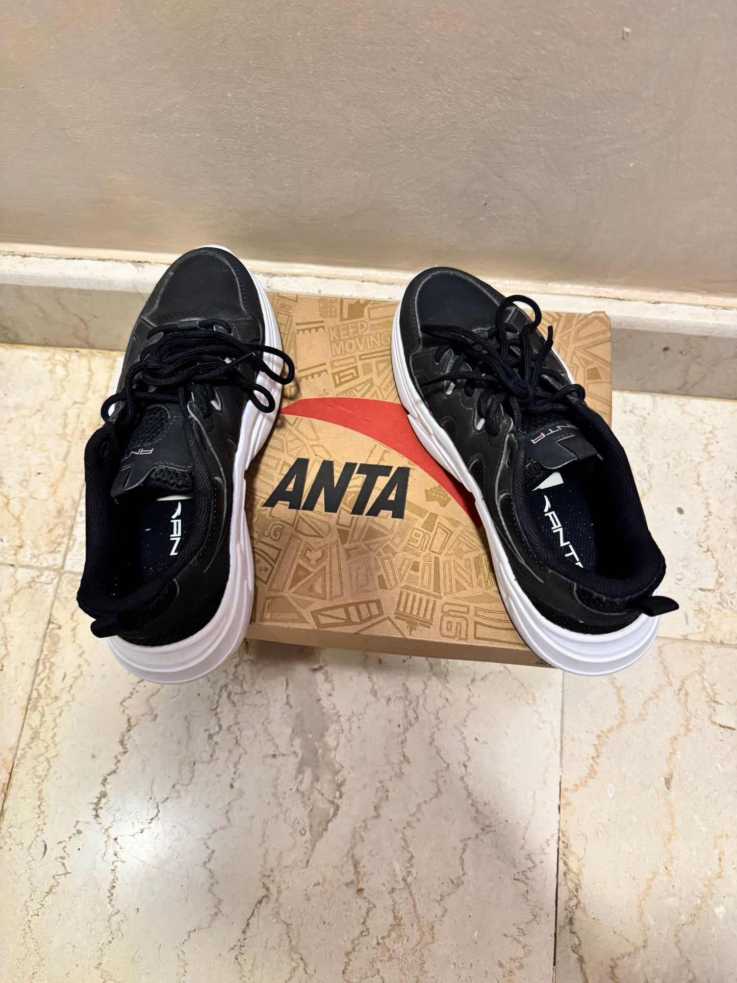 ANTA Sneakers