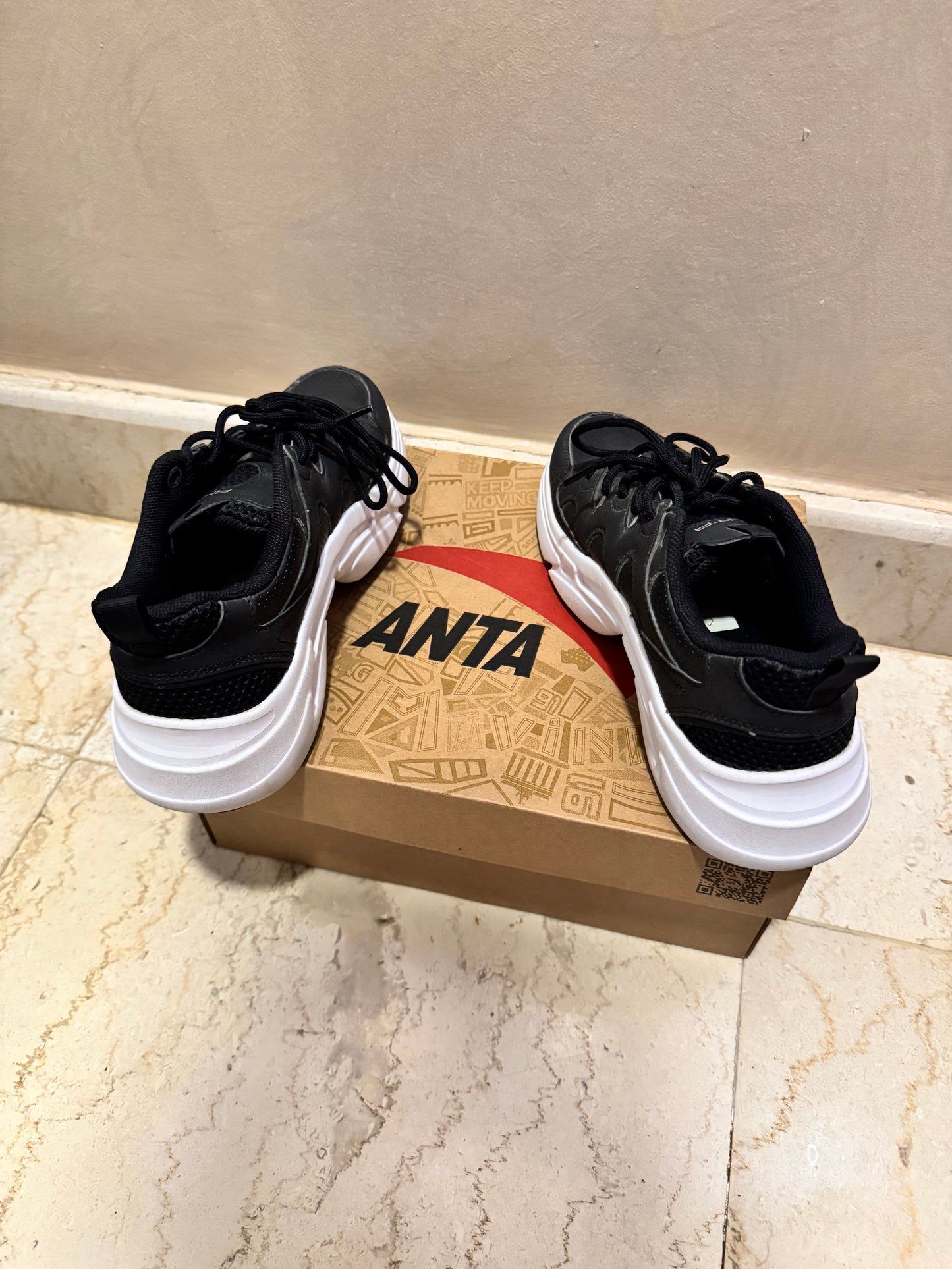 ANTA Sneakers