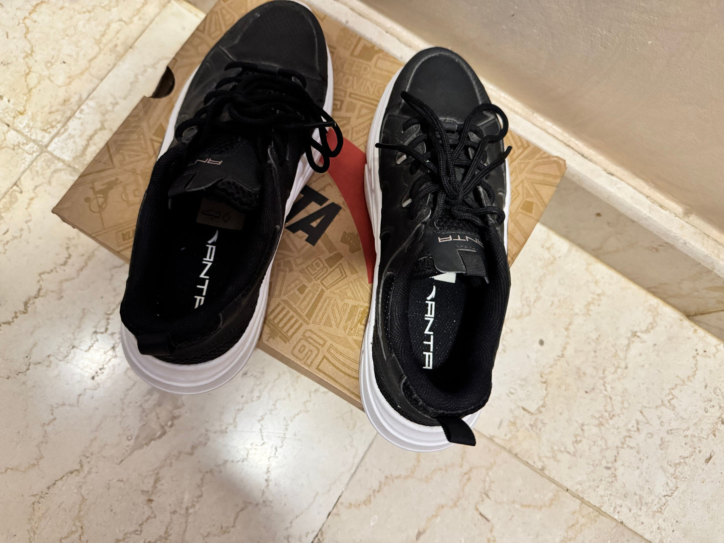 ANTA Sneakers