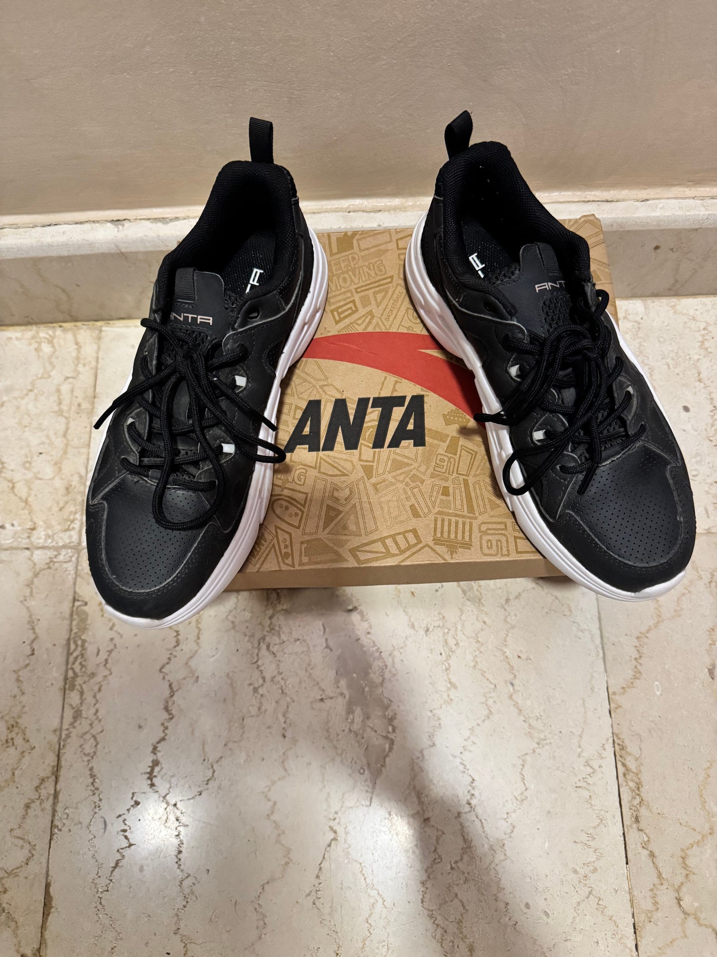 ANTA Sneakers