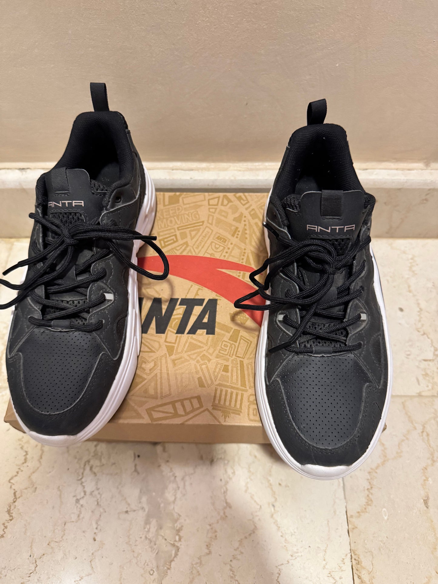 ANTA Sneakers