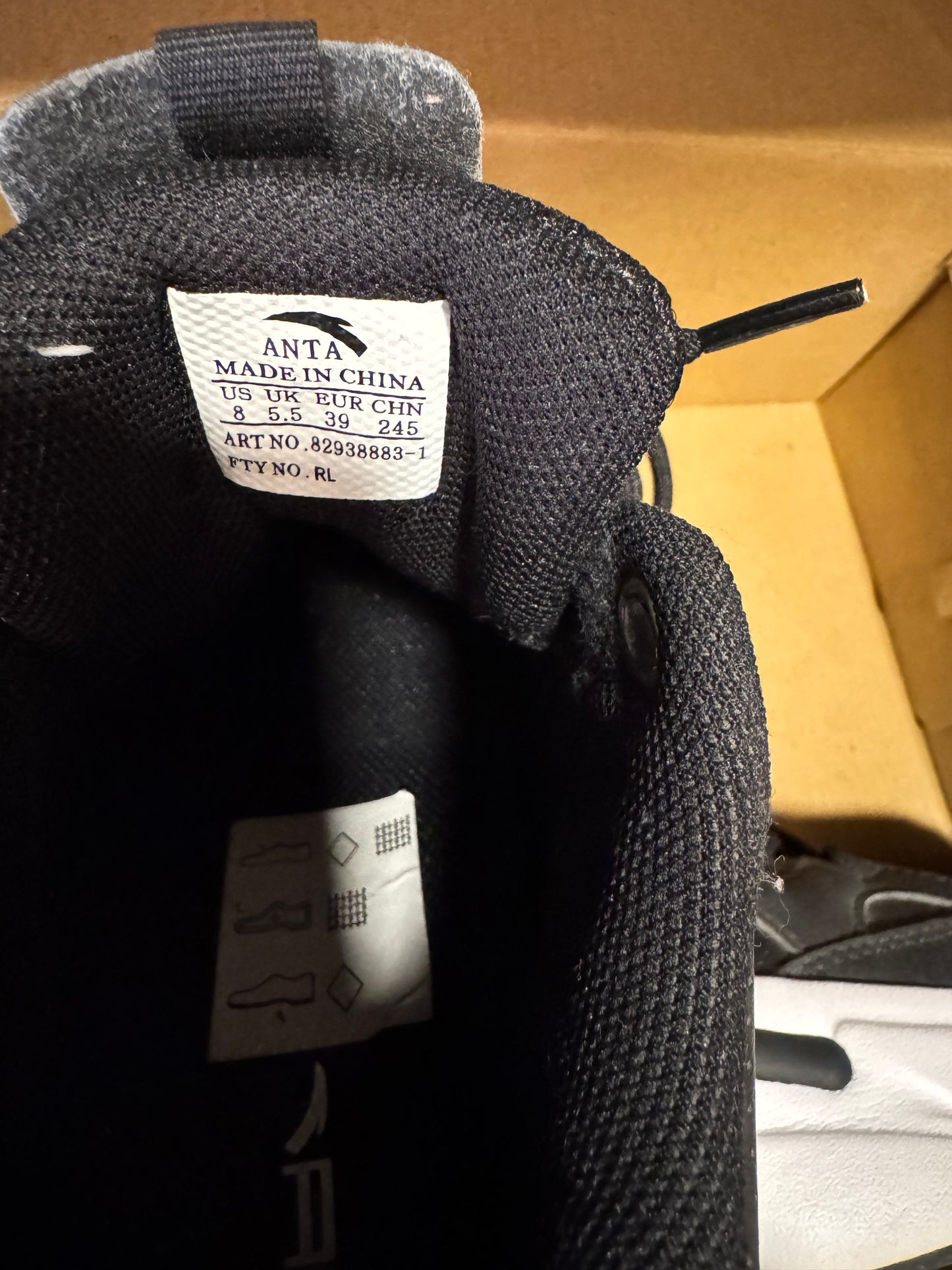 ANTA Sneakers