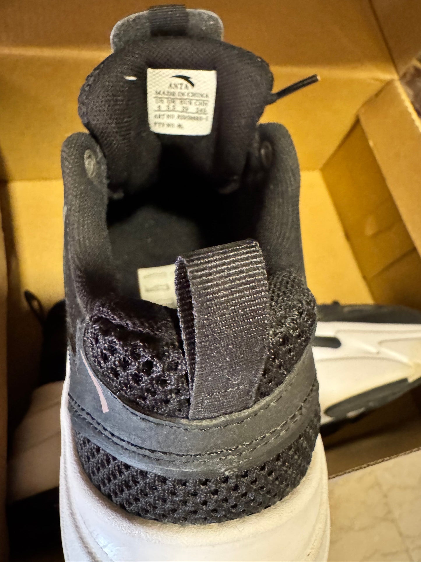 ANTA Sneakers