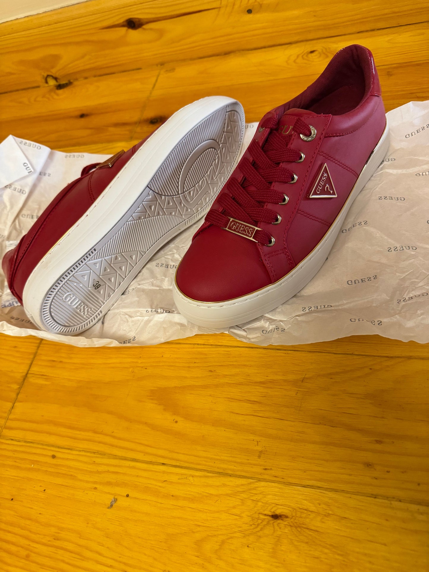 GUESS Sneakers