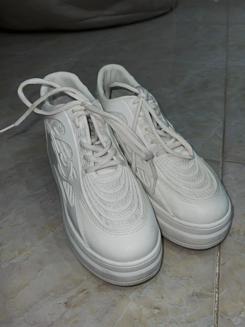 Generic Milano Sneaker