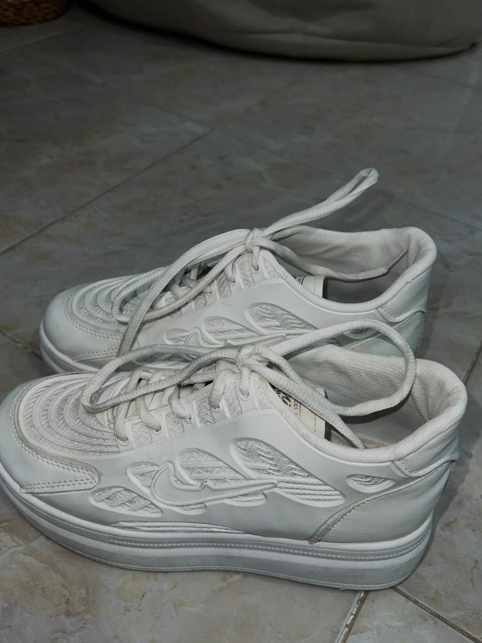 Generic Milano Sneaker