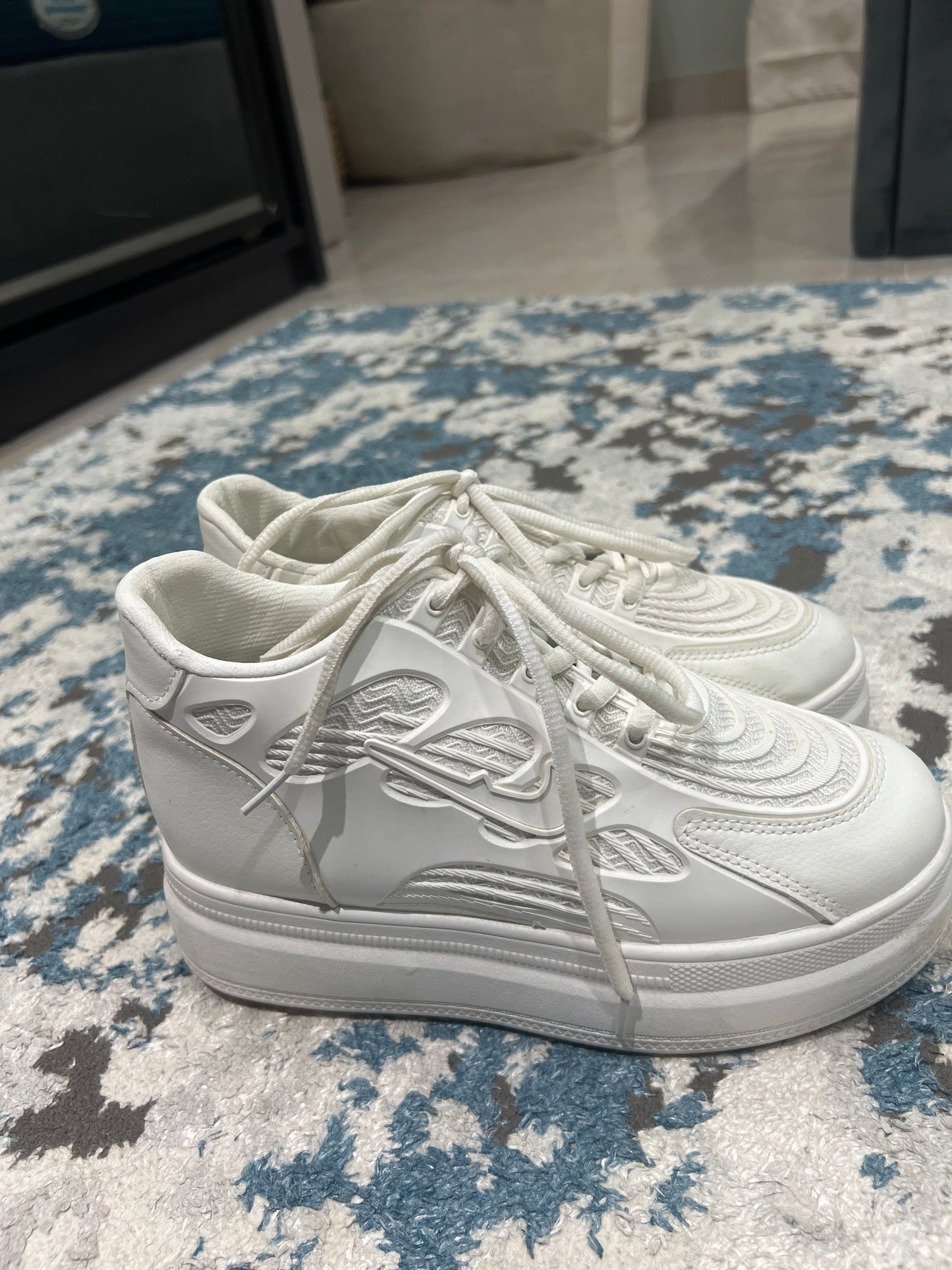 Generic Milano Sneaker