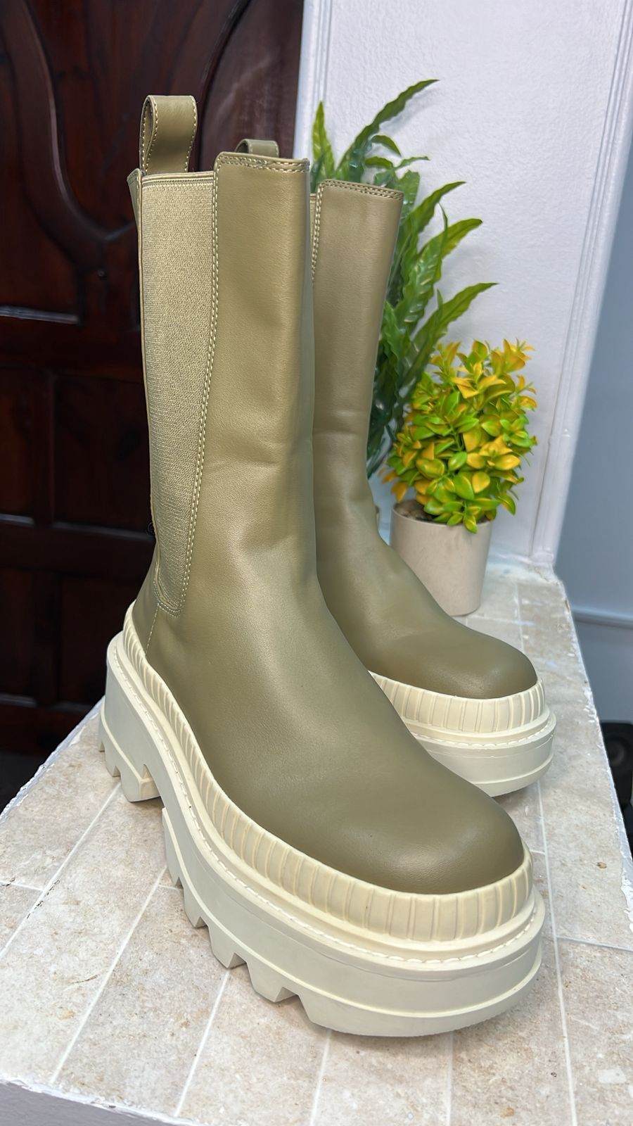 CHARLES & KEITH  Half Boots