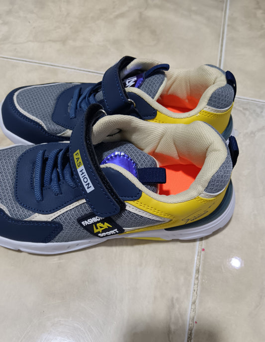 SHEIN Boys’ Sneakers