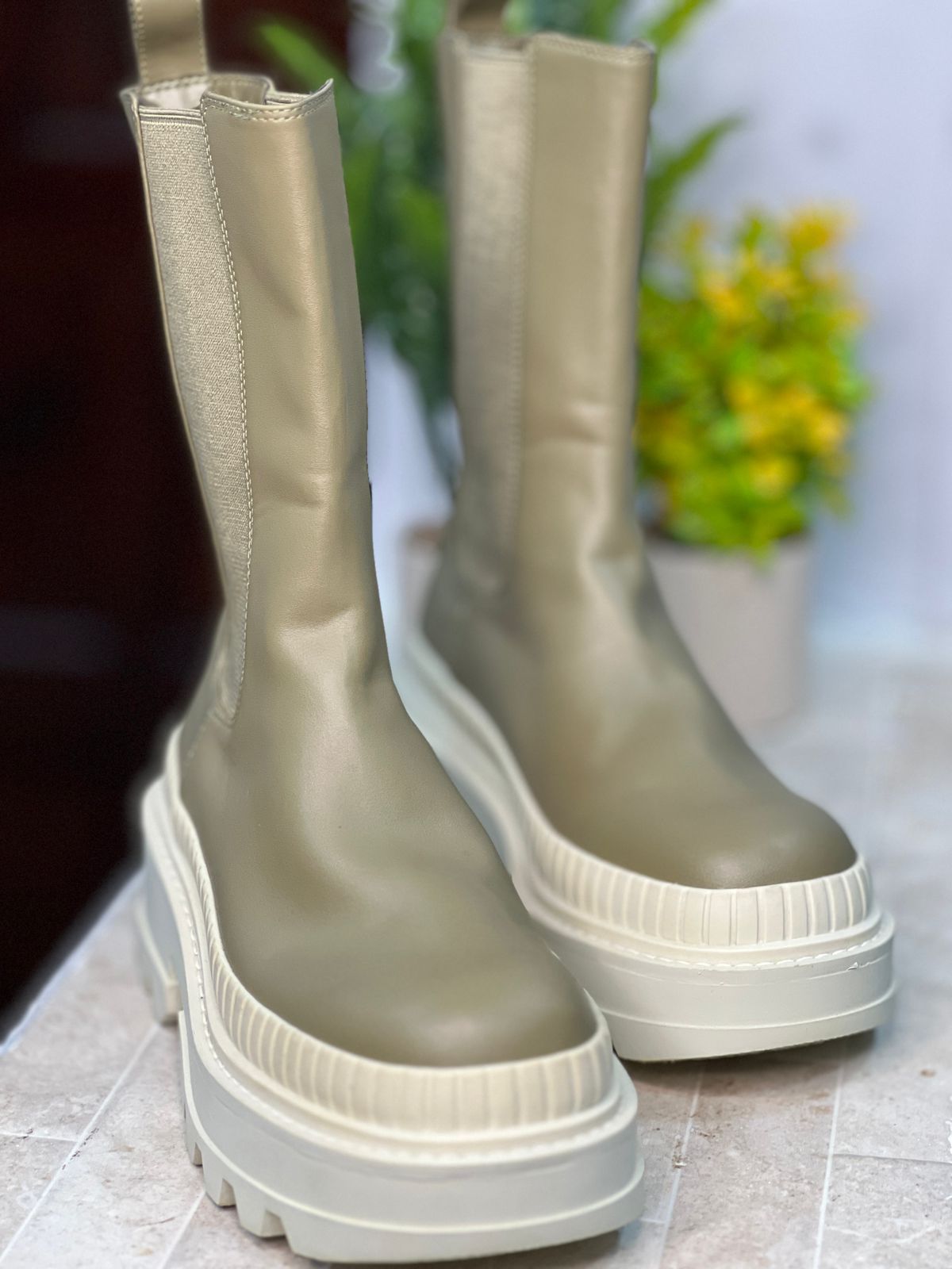 CHARLES & KEITH  Half Boots