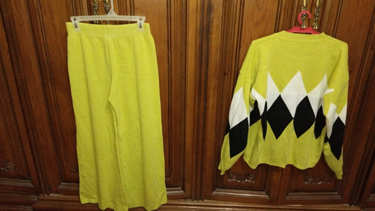 Generic Pullover & Pants Set